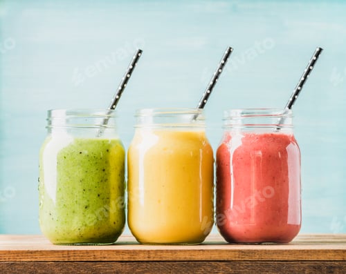 Preview: Freshly blended fruit smoothies of various colors and tastes