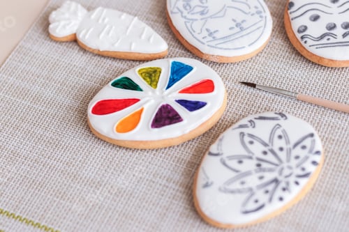 Preview: Easter egg biscuit with gray pattern white glaze and honey cakepalette food coloring paint brush