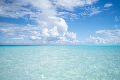 Preview: Scenic view of a beautiful ocean in Zanzibar island, Tanzania