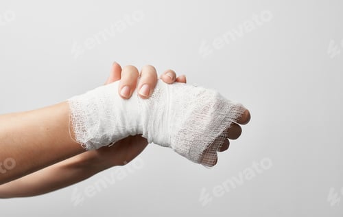 Visualização: hand injury bandage health problems gray background