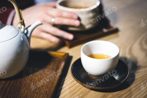 Preview: Meeting with a friend over a cup of green tea