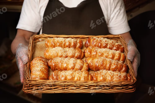 Preview: Baker with tray of fresh buns in store, closeup