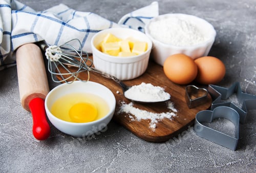 Preview: Kitchen table with various ingredients