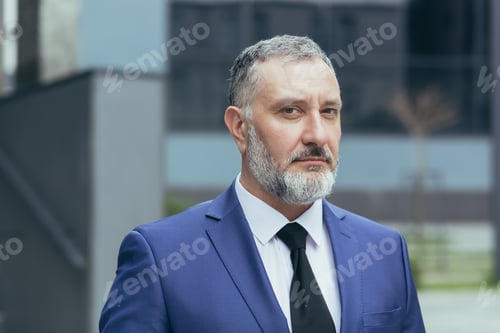 Preview: Close-up photo portrait of gray-haired successful businessman boss
