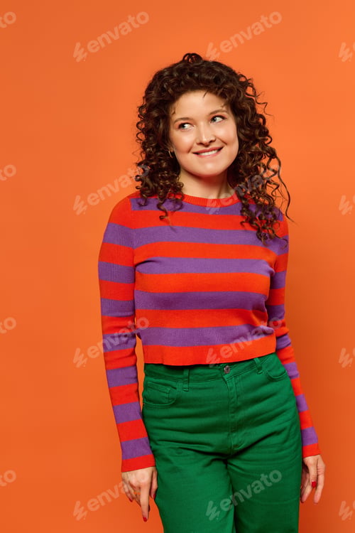 Preview: A splash of color: curly hair & vibrant fashion on orange