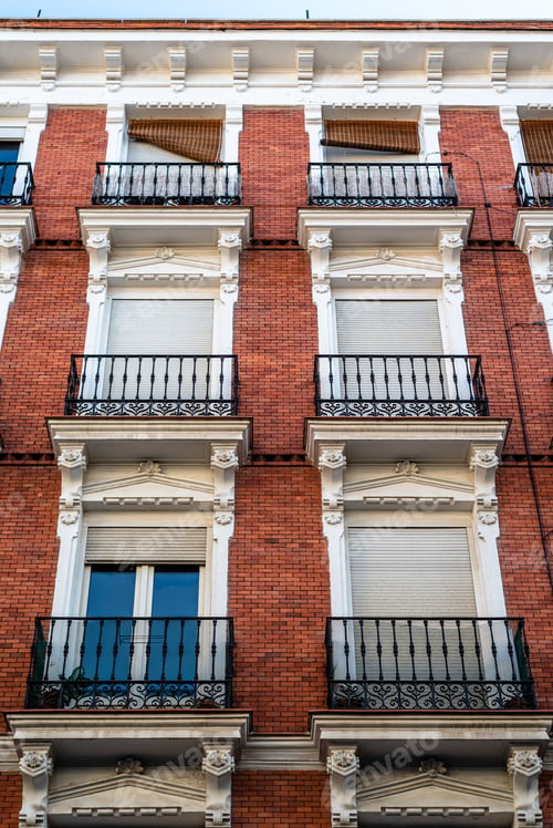 Preview: Old residential building in central Madrid, Spain