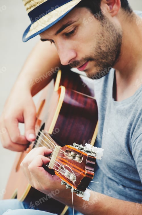 Preview: Man playing the guitar