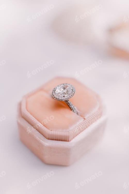 Preview: engagement ring with diamond