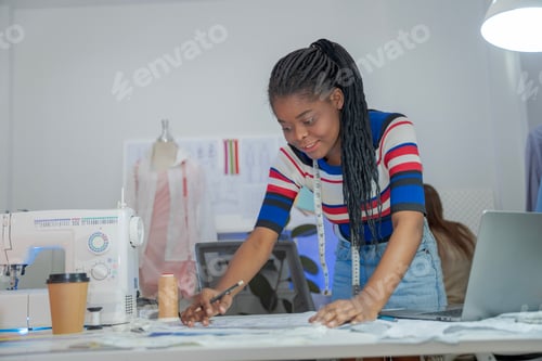 Preview: Women working together Small business