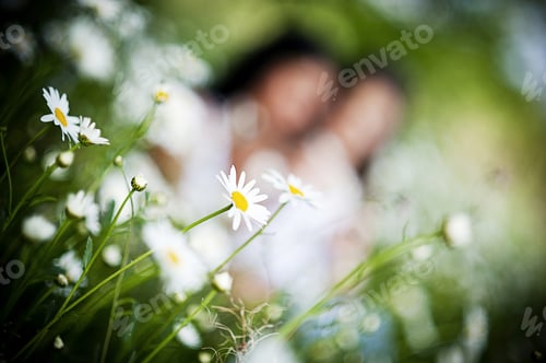 Preview: mother and daughter in the park