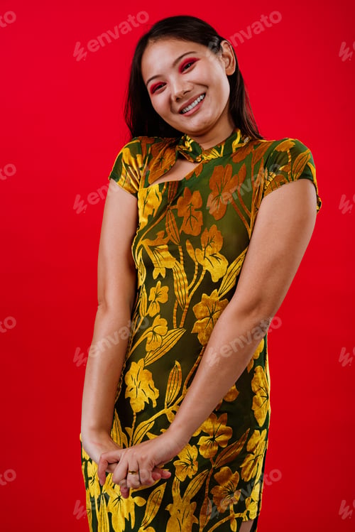 Preview: Young asian woman wearing qipao dress