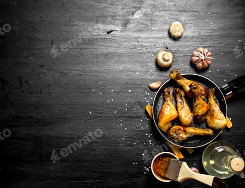 Preview: Fried chicken in pan with mushrooms , garlic and tomato sauce.