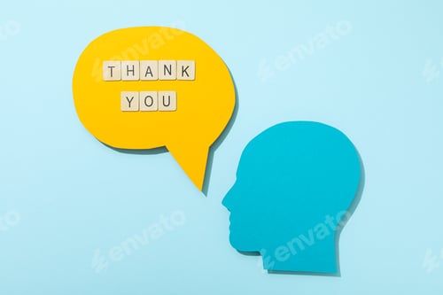 Visualização: Obrigado, a palavra é apresentada a partir de letras em um fundo azul.