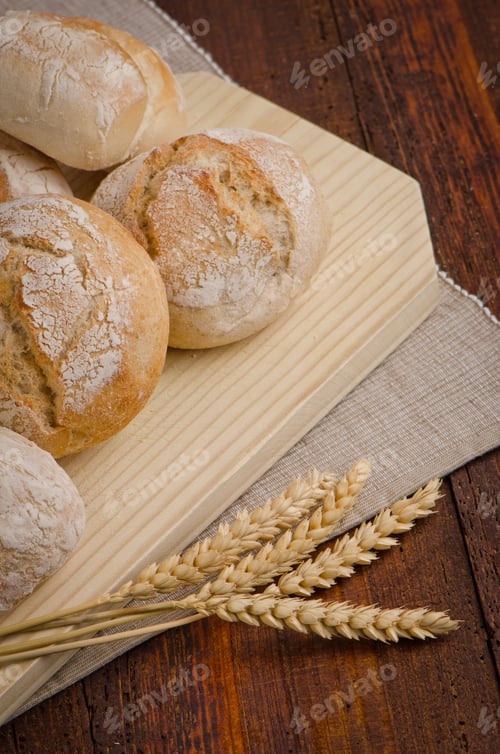 Preview: Bread on wood table