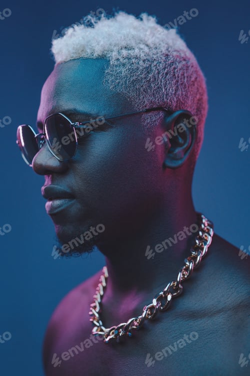 Preview: White haired fashion guy of african ethnic with sunglasses
