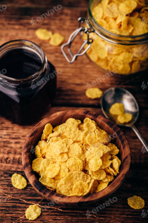 Preview: Breakfast with corn flakes, milk and jam