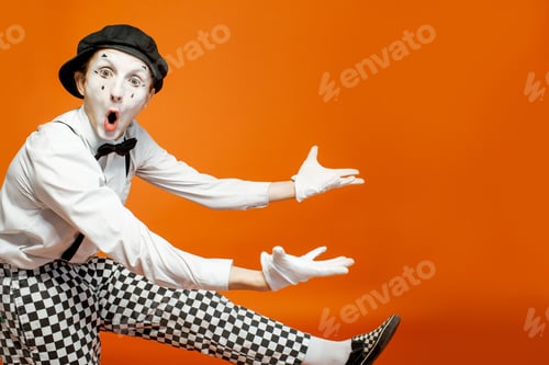 Preview: Pantomime on the orange background