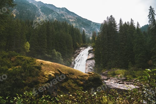 Preview: Watefall scenery in autumn
