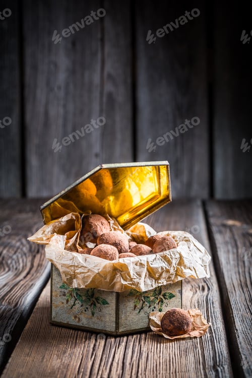 Preview: Closeup of chocolate balls in golden box