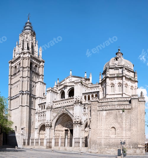 Preview: Frontal view of the Toledo Cathedral