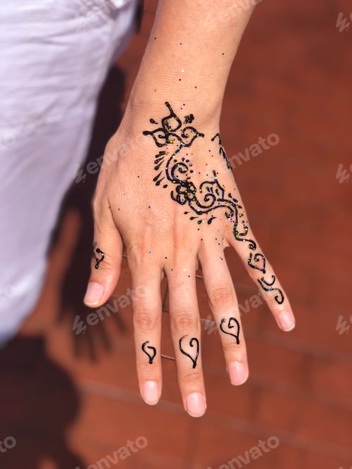 Preview: Henna hand tattoo made in Morocco