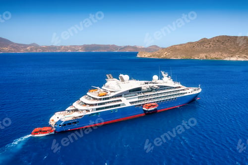 Preview: An aerial view of the cruise liner. A huge cruise ship. Vacations and vacations.