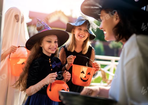Preview: people celebrating Halloween