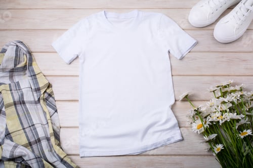 Preview: Womens T-shirt mockup with wild daisy