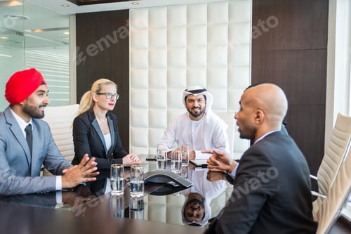Preview: Business team in Dubai
