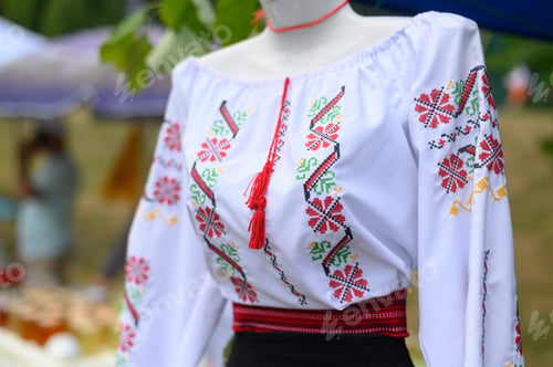 Preview: Traditional female Moldavian costume on mannequin, outdoor festival