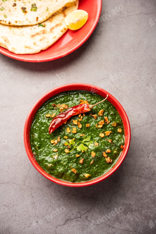 Preview: lasooni palak recipe or dhaba style garlic spinach curry, Indian main course served with naan