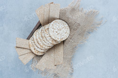 Preview: Flavorful crispbreads on towel in the box , on the marble background