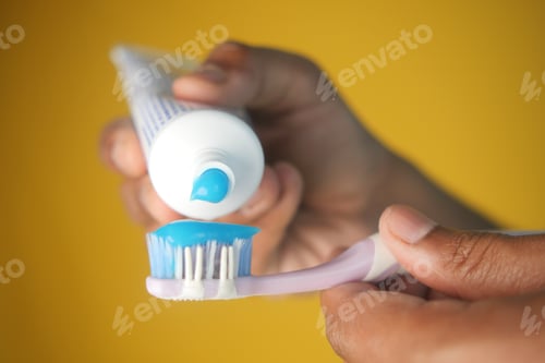 Preview: hand holding tooth brush with paste