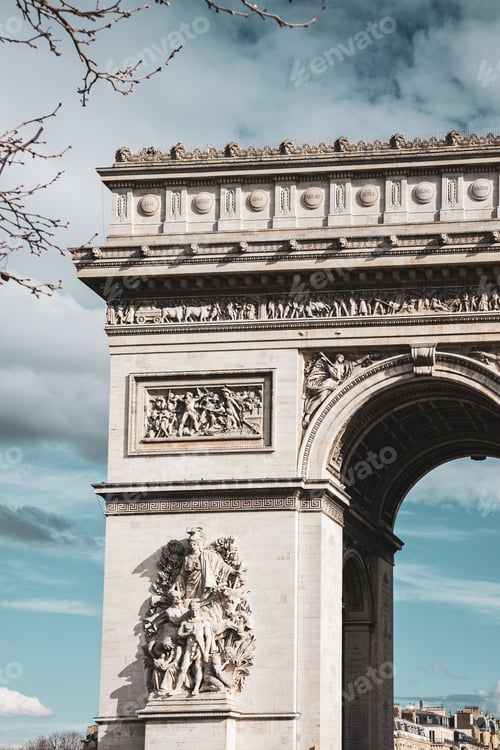 Preview: Vertical shot of the famous Arch of Triumph in Paris, France