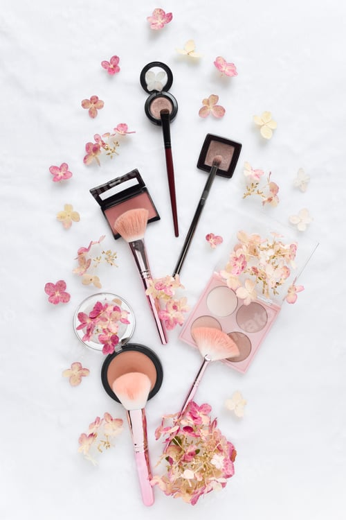Preview: Flatlay with makeup and brushes