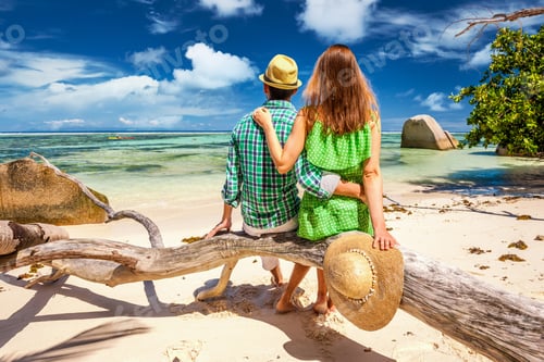 Preview: Couple on a beach at Seychelles