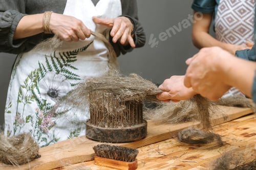 Preview: Traditional fiber preparation and spinning: crafting techniques and natural textures