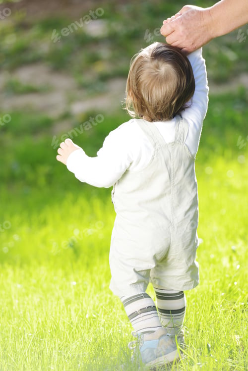 Preview: The First Steps Of The Baby Kid