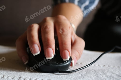 Preview: Working woman