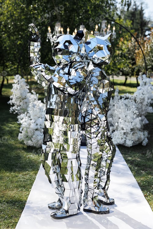 Preview: Animators in mirrored fox and panda costumes entertain the wedding guests.