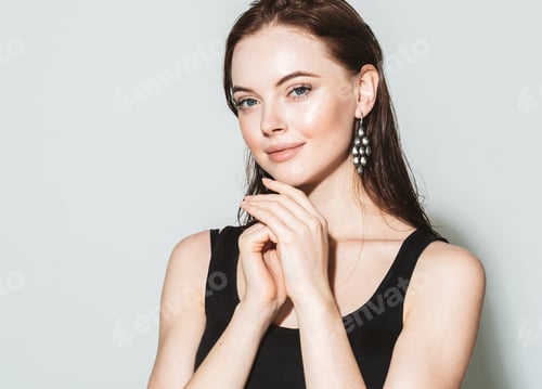 Preview: Attractive Brunette Posing with Hands Near Face