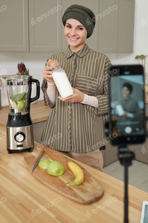 Preview: Stylish Woman Cooking On Camera