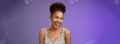 Preview: Close-up talkative elegant glamour african-american young girl host party wearing luxurious