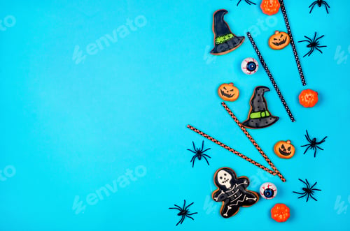 Preview: Halloween flat lay composition with pumpkins, drink straws, spiders, confetti, treat.
