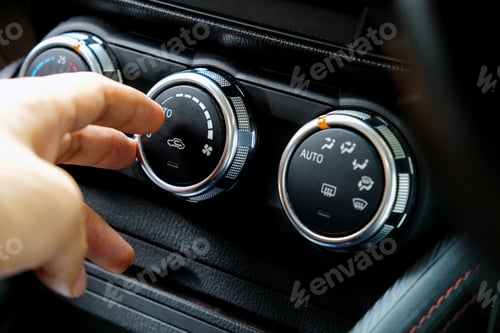 Preview: Adjusting the Climate Control in Car