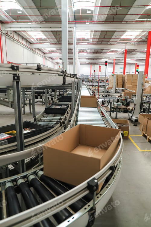 Preview: packing line in a logistics warehouse