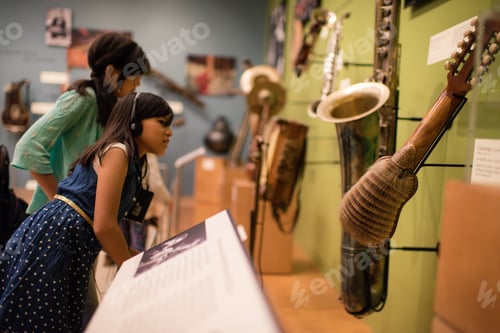 Preview: Kids at the musical instrument museum