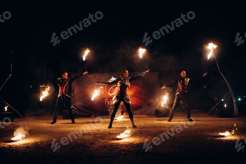 Preview: fiery pieces of a fire show