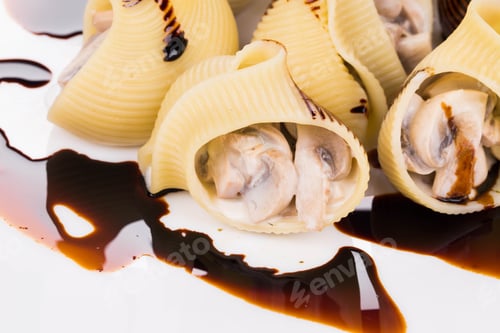 Preview: Pasta shells stuffed with vegetables