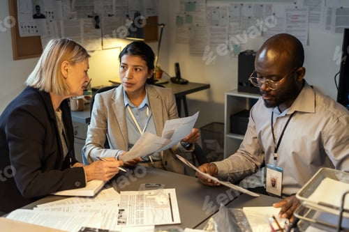 Preview: Intercultural agents of FBI discussing information in criminal profiles